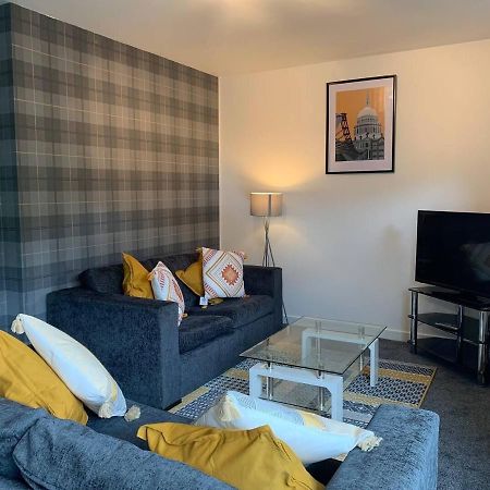 Modern 2 Bedroom Flat With Free Parking In Cambuslang, Glasgow Exteriör bild