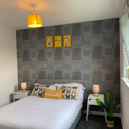 Modern 2 Bedroom Flat With Free Parking In Cambuslang, Glasgow Exteriör bild