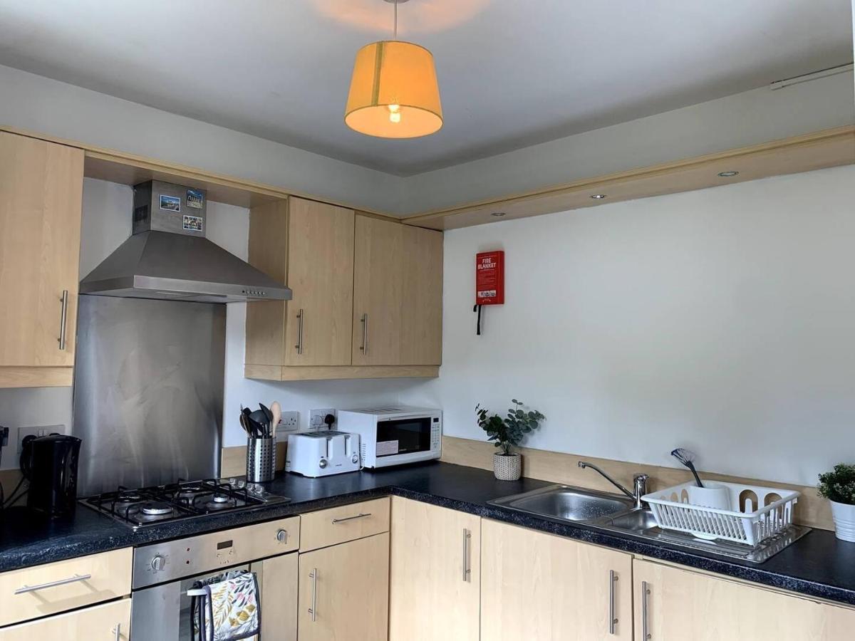 Modern 2 Bedroom Flat With Free Parking In Cambuslang, Glasgow Exteriör bild