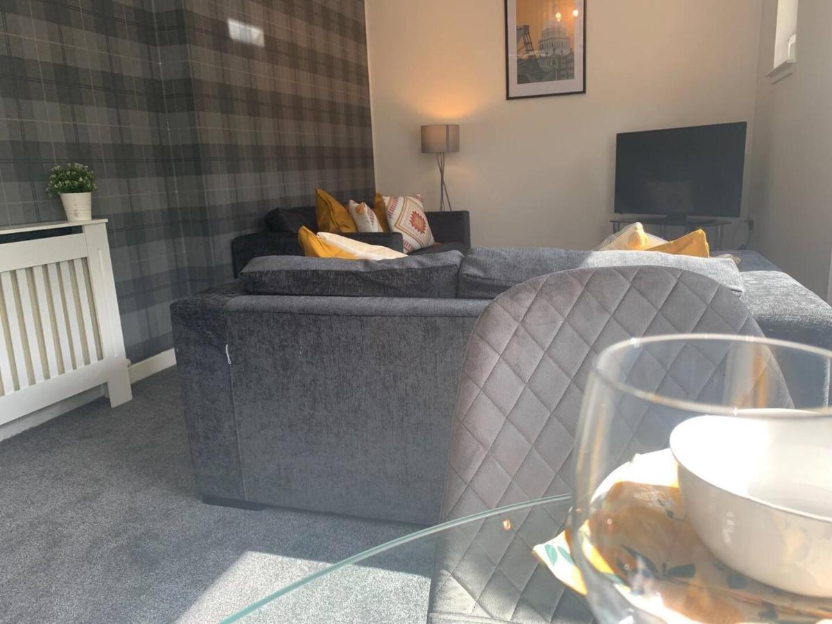 Modern 2 Bedroom Flat With Free Parking In Cambuslang, Glasgow Exteriör bild