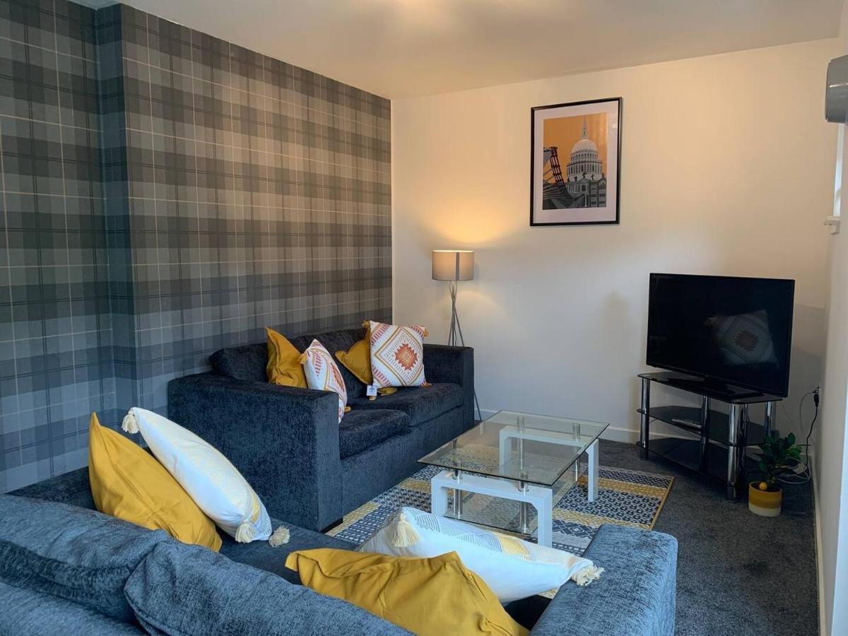 Modern 2 Bedroom Flat With Free Parking In Cambuslang, Glasgow Exteriör bild