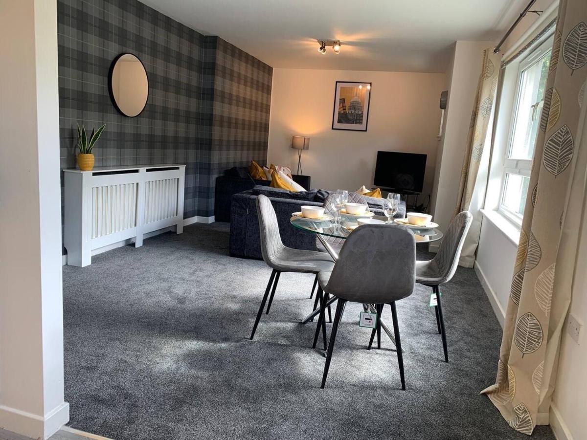 Modern 2 Bedroom Flat With Free Parking In Cambuslang, Glasgow Exteriör bild