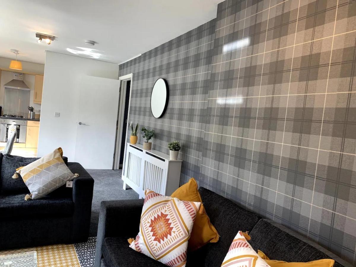 Modern 2 Bedroom Flat With Free Parking In Cambuslang, Glasgow Exteriör bild